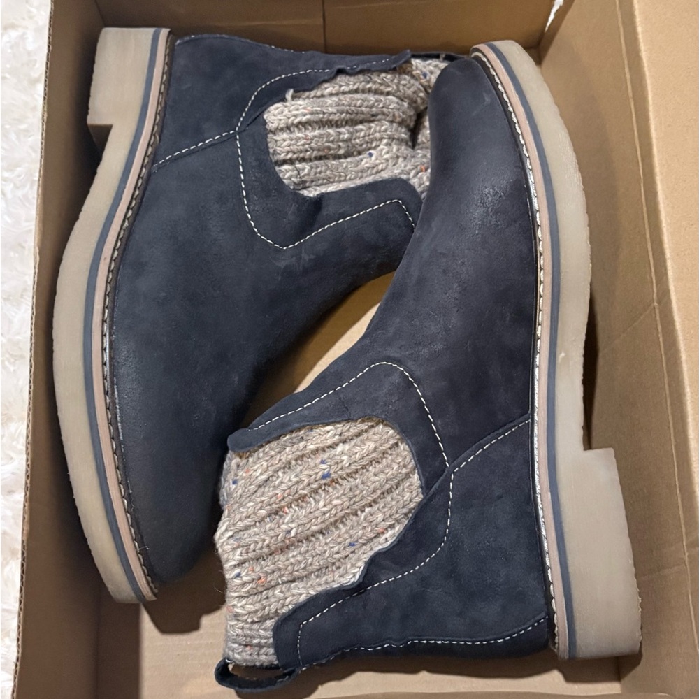 Comfortiva Rawnie Blue Suede Ankle Booties